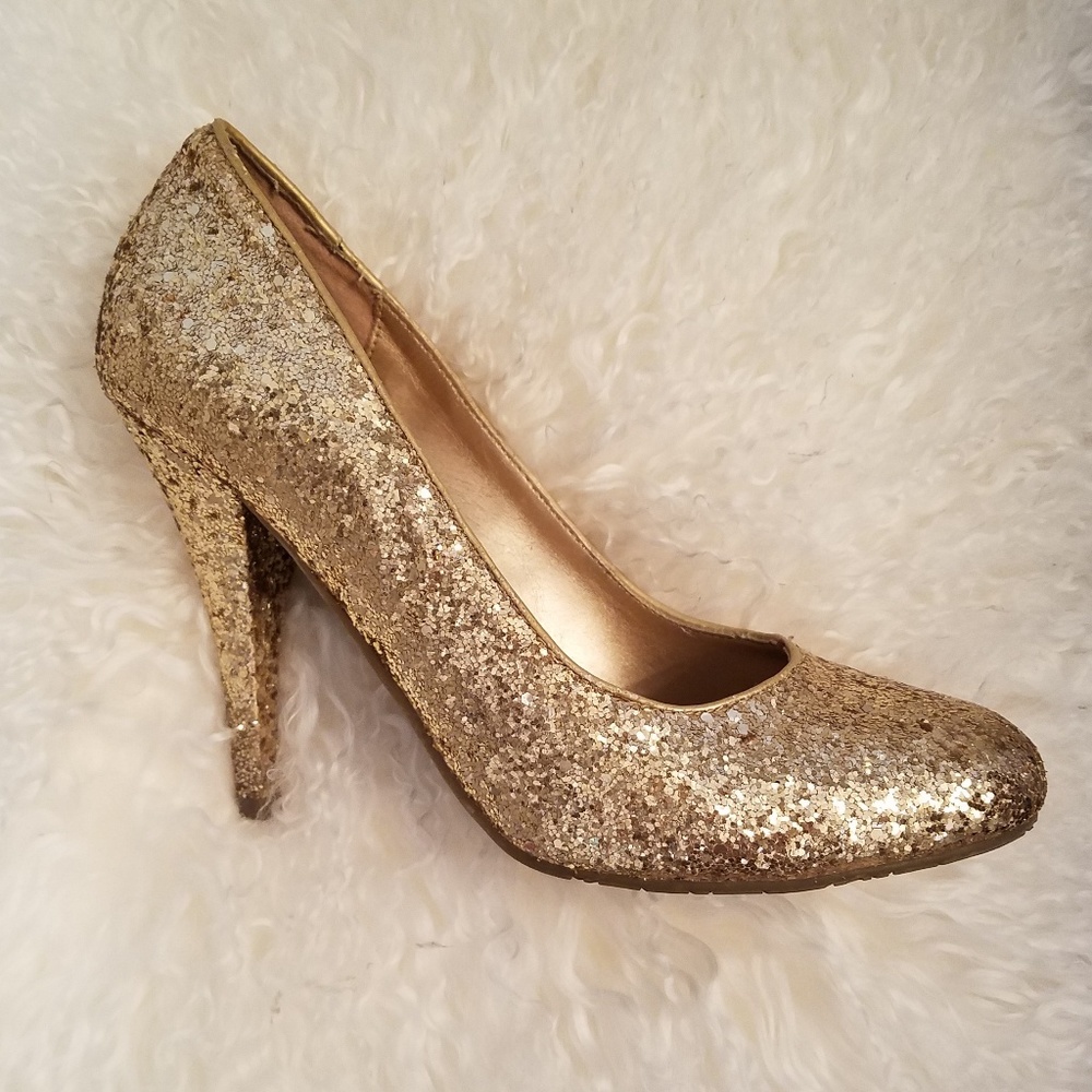 Gold chunky glitter pumps